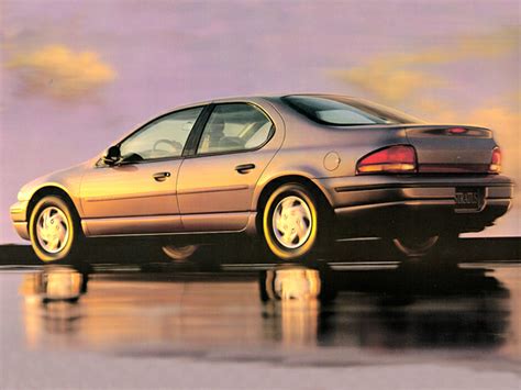 1995 Dodge Stratus photo