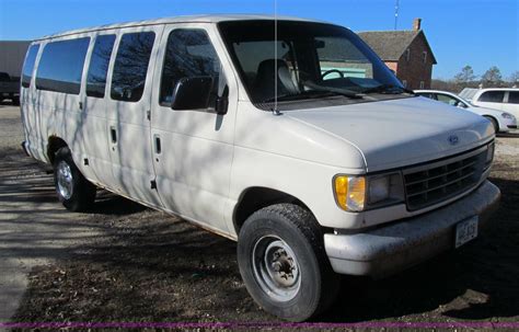 1995 Ford Club wagon photo