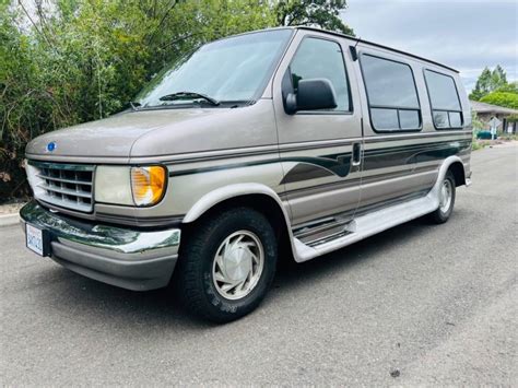 1995 Ford E-150 photo