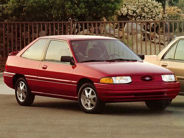 1995 Ford Escort photo