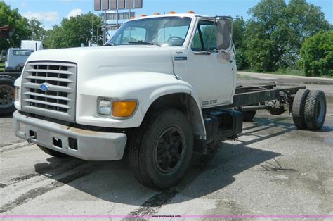 1995 Ford F700 engine