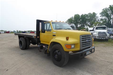 1995 Ford F700 photo