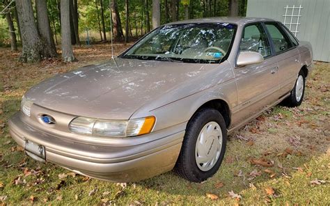 1995 Ford Taurus photo