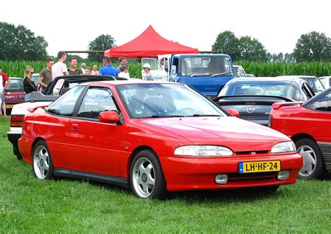 1995 Hyundai Scoupe photo