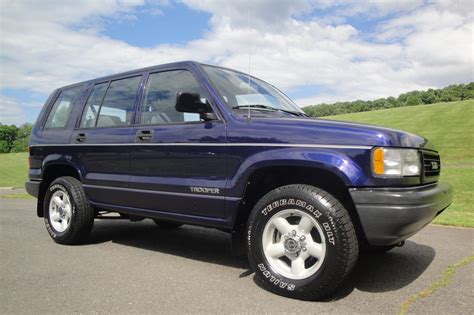 1995 Isuzu Trooper photo