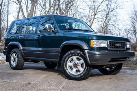 1995 Isuzu Trooper photo