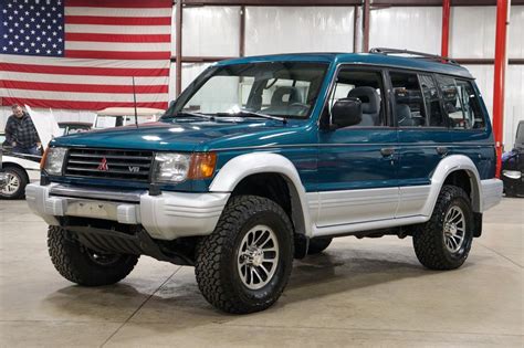 1995 Mitsubishi Montero photo