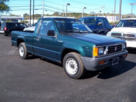 1995 Mitsubishi Pickup photo