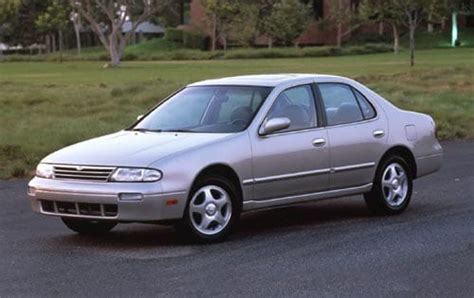 1995 Nissan Altima photo