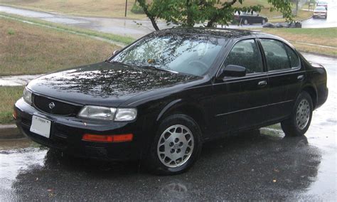 1995 Nissan Maxima photo