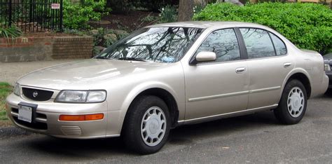 1995 Nissan Maxima photo