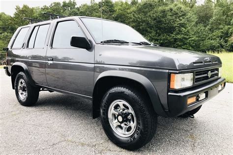 1995 Nissan Pathfinder photo