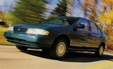 1995 Nissan Sentra photo