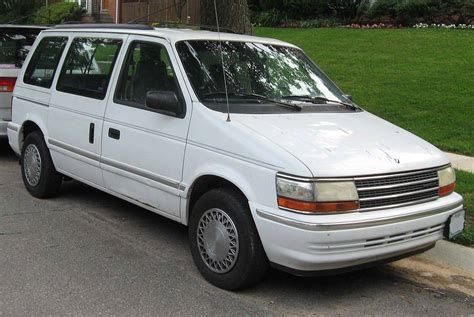 1995 Plymouth Voyager photo