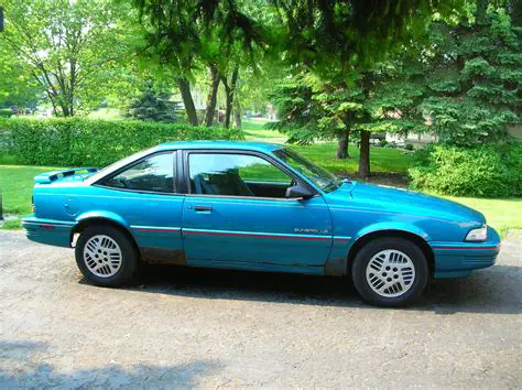 1995 Pontiac Sunbird photo