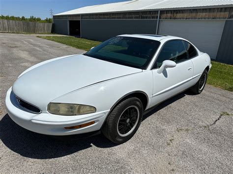 1996 Buick Riviera photo