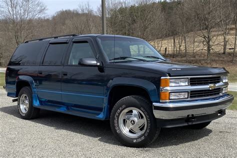 1996 Chevrolet Suburban 1500 photo