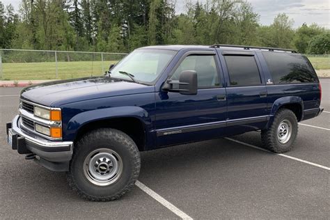 1996 Chevrolet Suburban 2500 photo