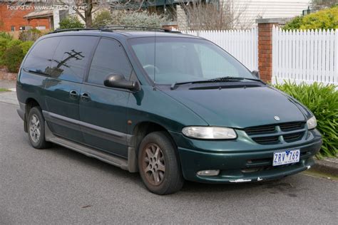 1996 Chrysler Grand voyager photo