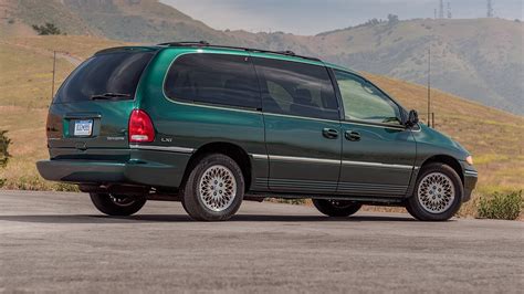 1996 Dodge Caravan photo