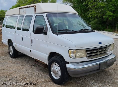 1996 Ford Club wagon photo