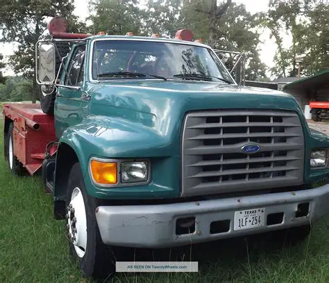 1996 Ford F700 photo