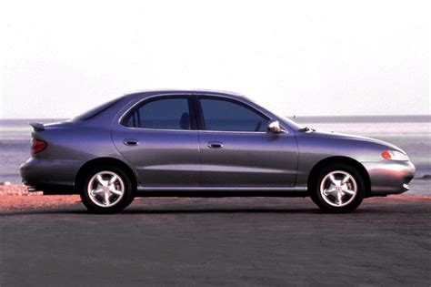 1996 Hyundai Elantra photo