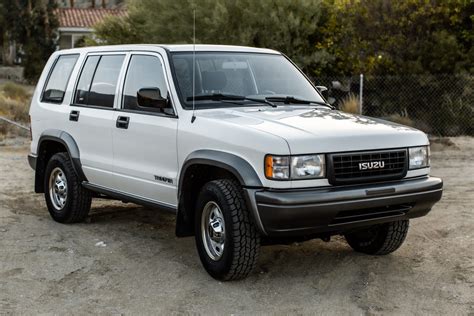 1996 Isuzu Trooper photo