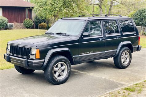 1996 Jeep Cherokee photo