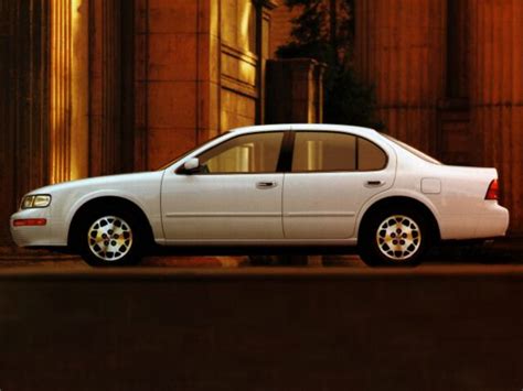 1996 Nissan Maxima photo