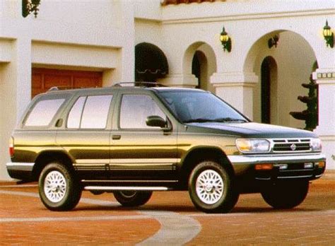 1996 Nissan Pathfinder photo