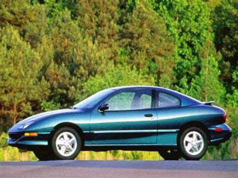 1996 Pontiac Sunbird photo