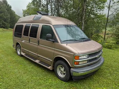 1997 Chevrolet Express photo