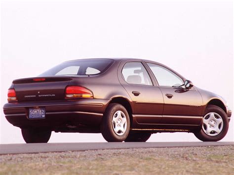 1997 Dodge Stratus photo