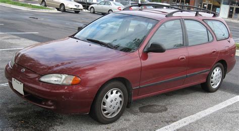 1997 Hyundai Elantra photo