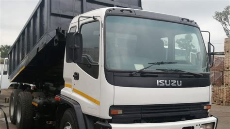 1997 Isuzu 1400 photo