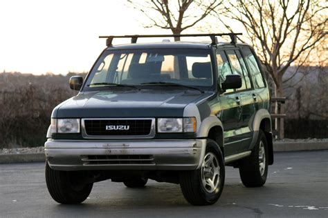 1997 Isuzu Trooper photo