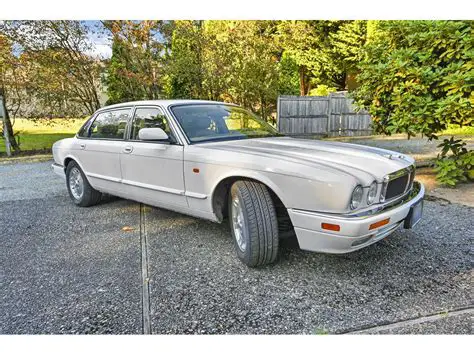 1997 Jaguar Xj6l engine