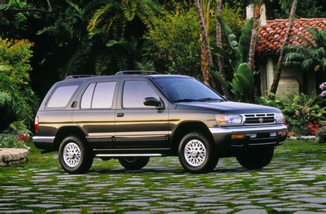 1997 Nissan Pathfinder photo