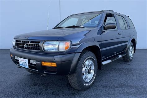 1997 Nissan Pathfinder photo