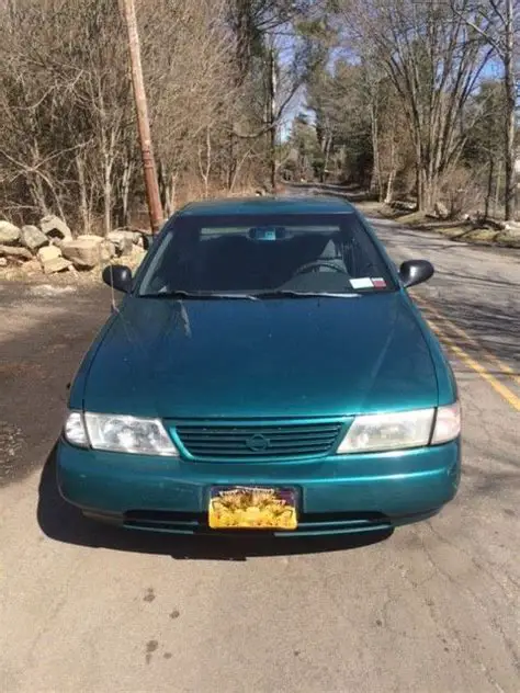 1997 Nissan Sentra photo