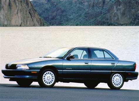 1997 Oldsmobile Achieva photo