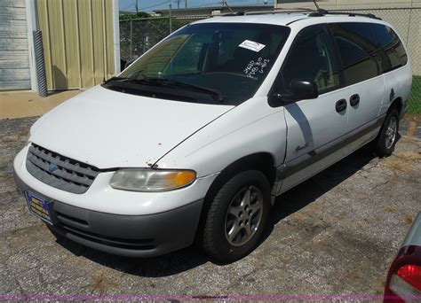 1997 Plymouth Grand voyager photo