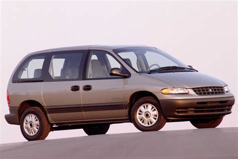 1997 Plymouth Voyager photo