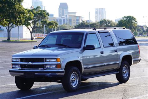 1998 Chevrolet Suburban 2500 photo