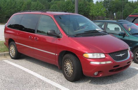 1998 Chrysler Town and country photo