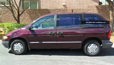 1998 Dodge Caravan photo