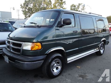 1998 Dodge Ram wagon photo