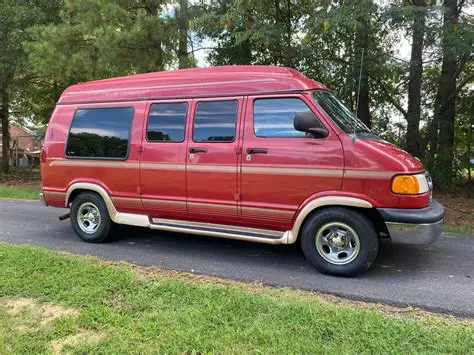 1998 Dodge Van photo