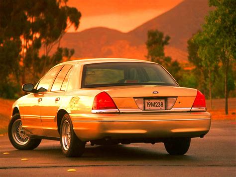 1998 Ford Crown victoria photo